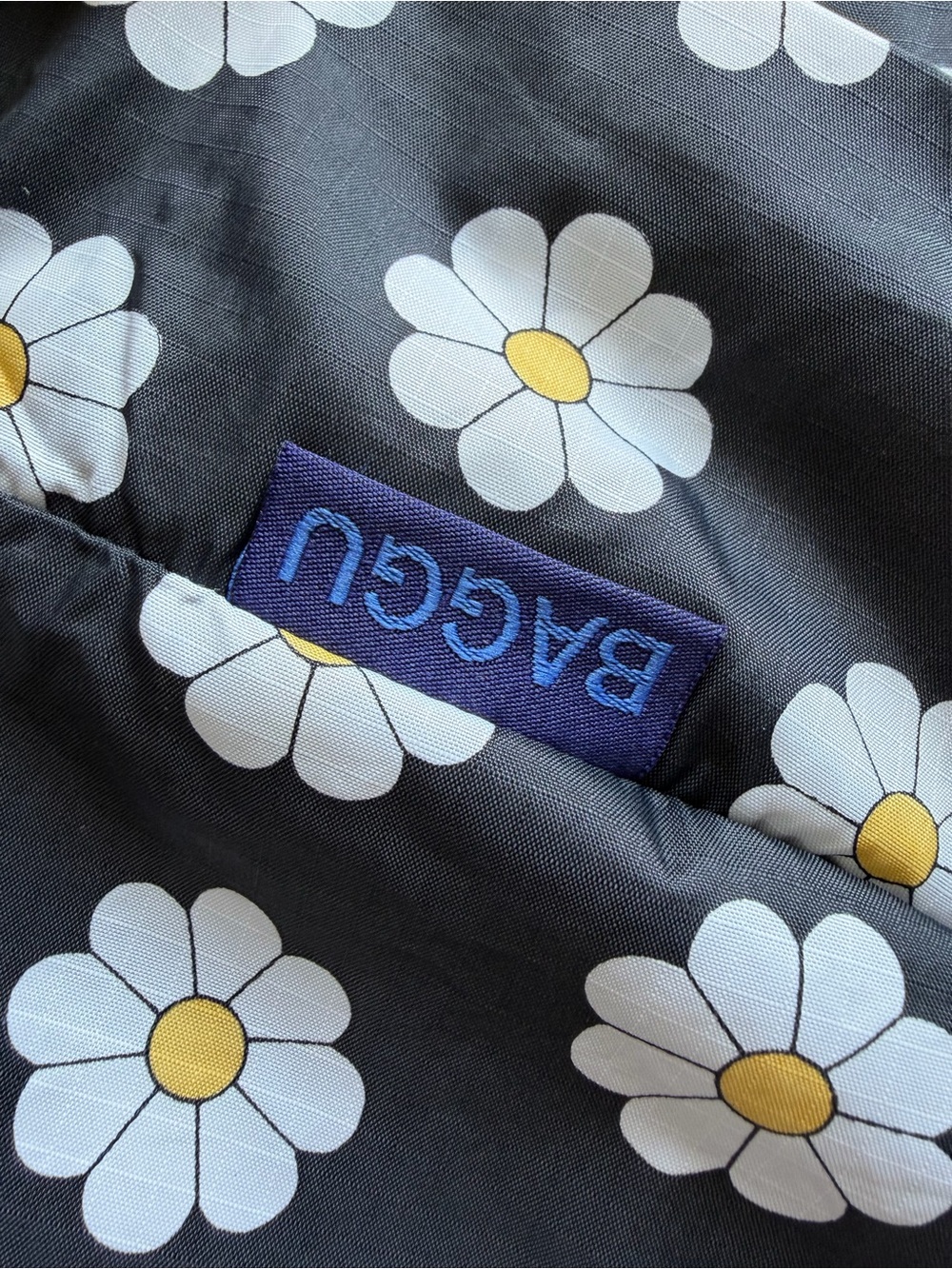 EUC BAGGU Black Daisy Standard Size - Picture 3 of 6